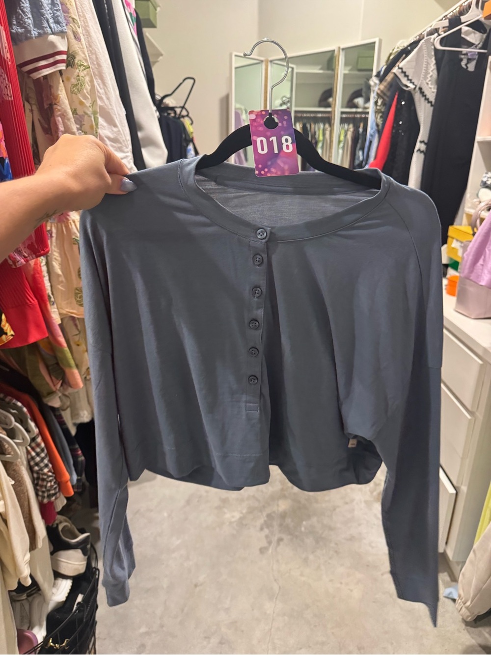 18. Vuori Avalon Long-Sleeve Cropped Henley Top in Dusty Blue - Picture 3 of 3